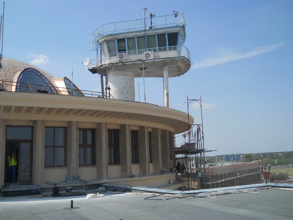 Clădirea Aeroportului Băneasa în timpul lucrărilor de reabilitare