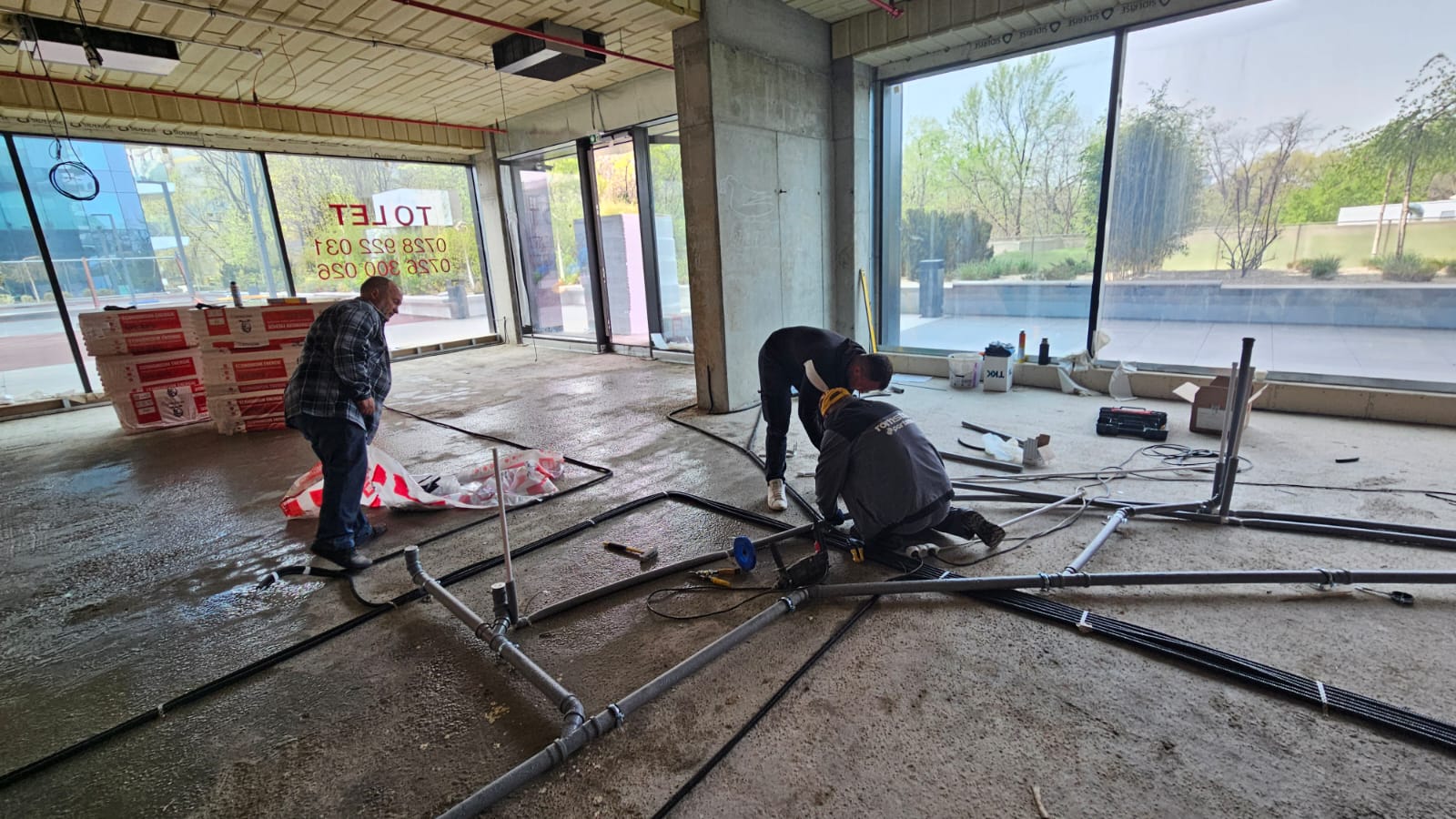 Echipa Anton Group în timpul lucrărilor la UVA Wine & Gastrobar